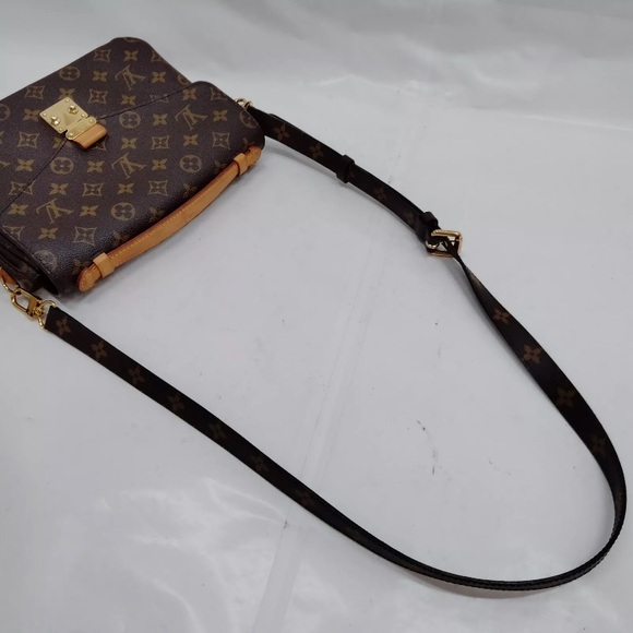 Authentic Louis Vuitton Monogram Pochette Metis Bag - Picture 4 of 15